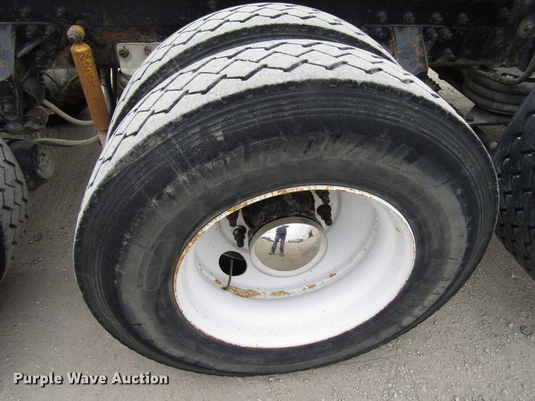 image for item GC9925 2006 Mack 700 CL700  semi truck