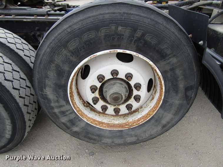 image for item GC9925 2006 Mack 700 CL700  semi truck