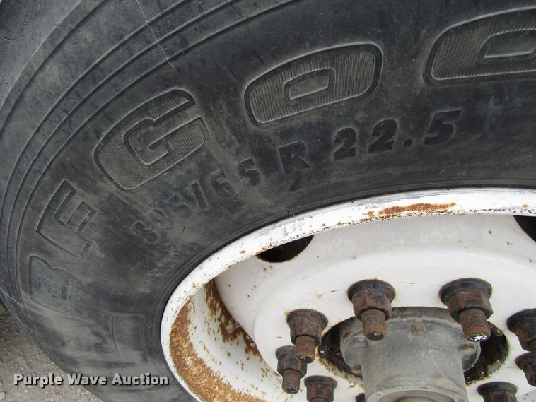 image for item GC9925 2006 Mack 700 CL700  semi truck