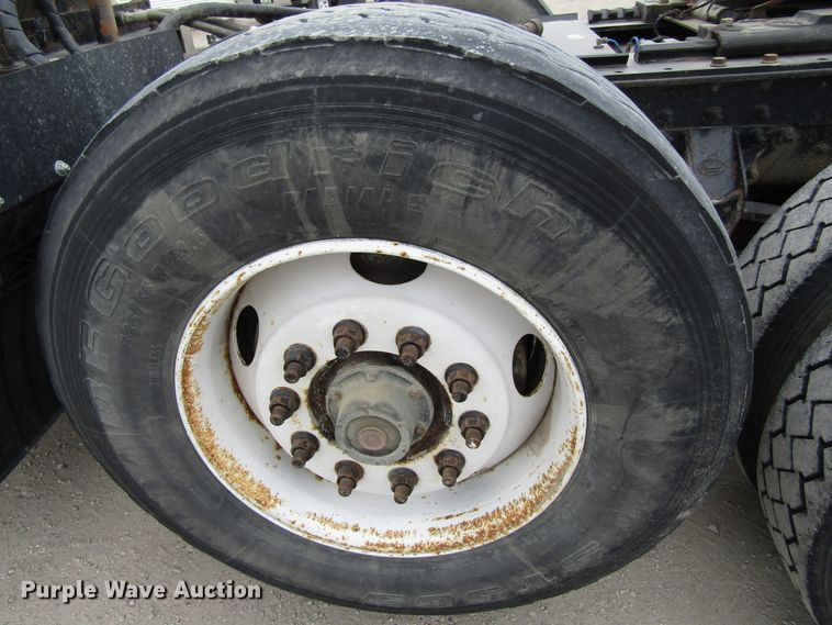 image for item GC9925 2006 Mack 700 CL700  semi truck