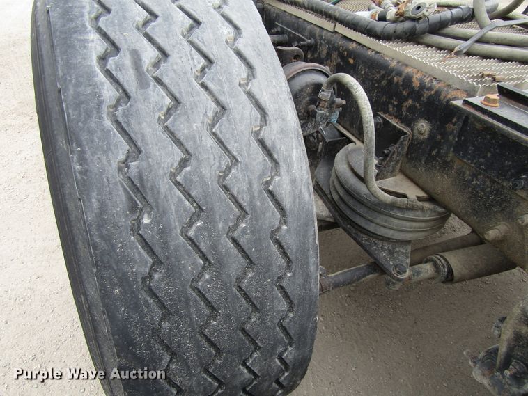 image for item GC9925 2006 Mack 700 CL700  semi truck