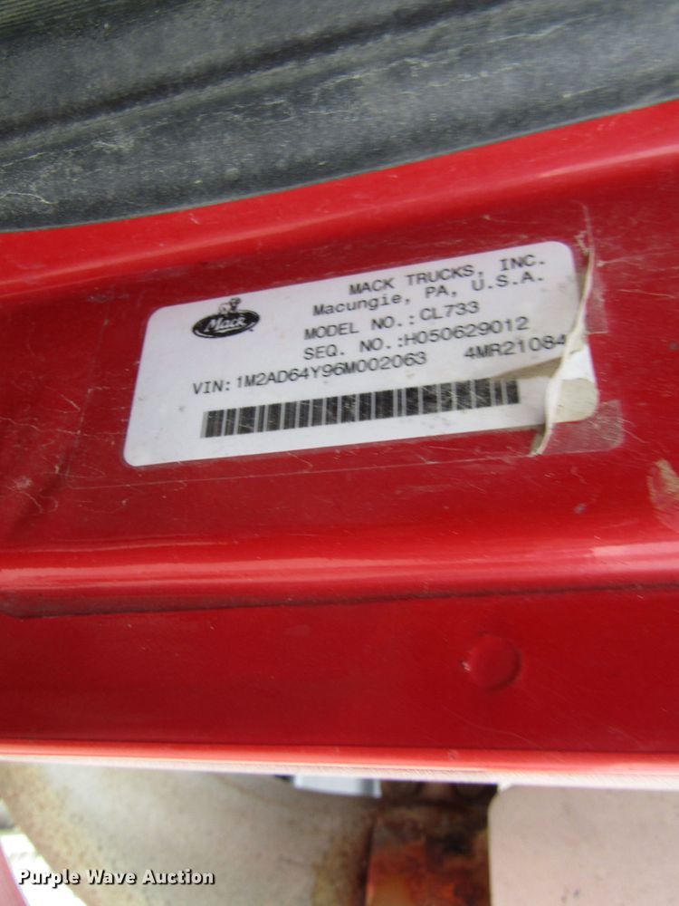 image for item GC9925 2006 Mack 700 CL700  semi truck