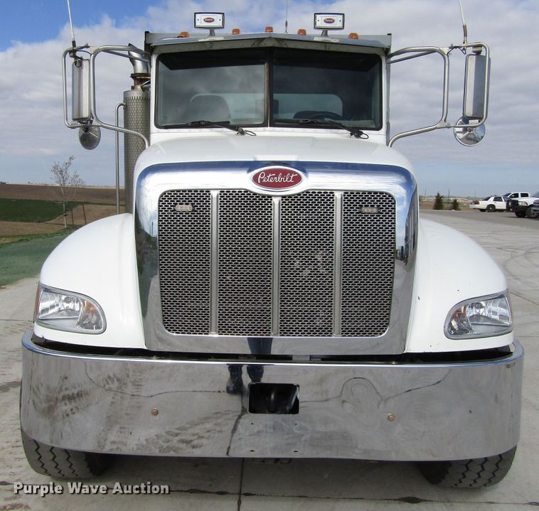 image for item GC9966 2006 Peterbilt 335  dump truck