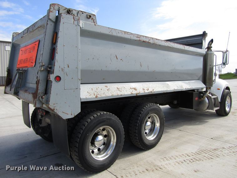 image for item GC9966 2006 Peterbilt 335  dump truck