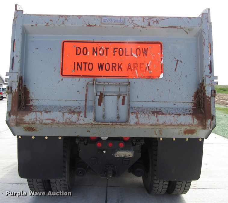 image for item GC9966 2006 Peterbilt 335  dump truck