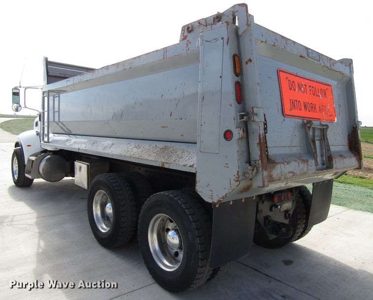 image for item GC9966 2006 Peterbilt 335  dump truck