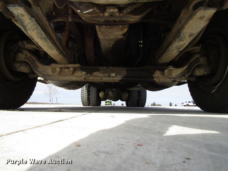 image for item GC9966 2006 Peterbilt 335  dump truck