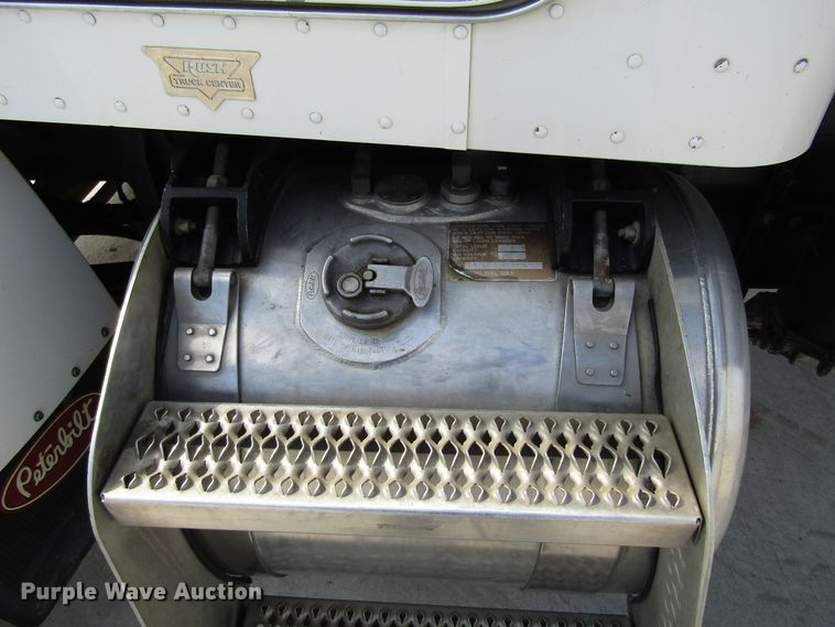 image for item GC9966 2006 Peterbilt 335  dump truck