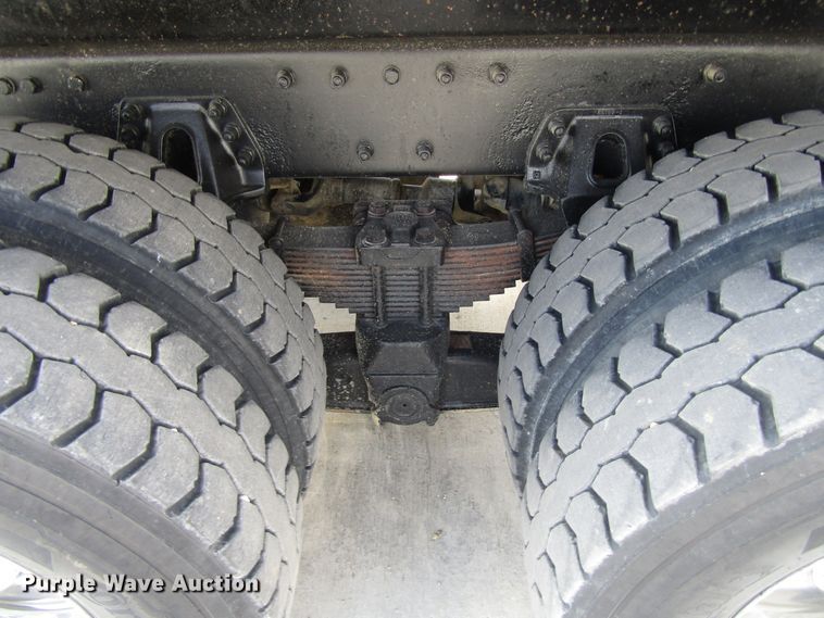 image for item GC9966 2006 Peterbilt 335  dump truck