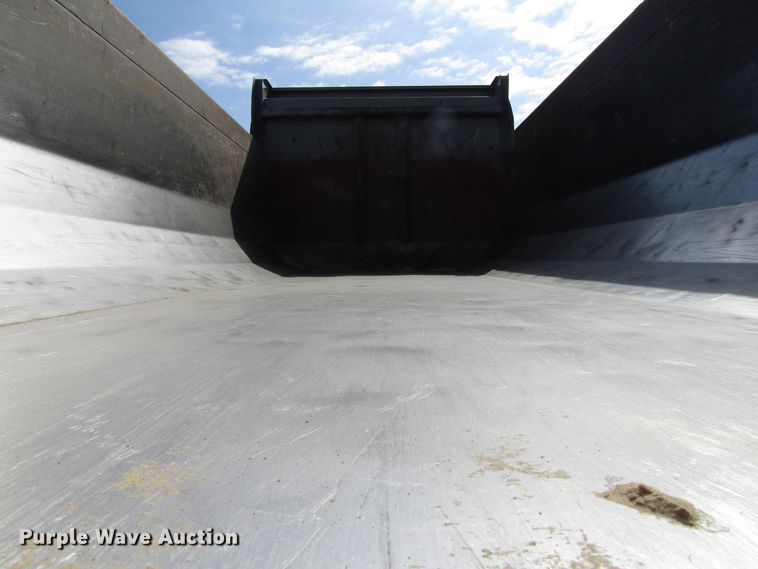 image for item GC9966 2006 Peterbilt 335  dump truck