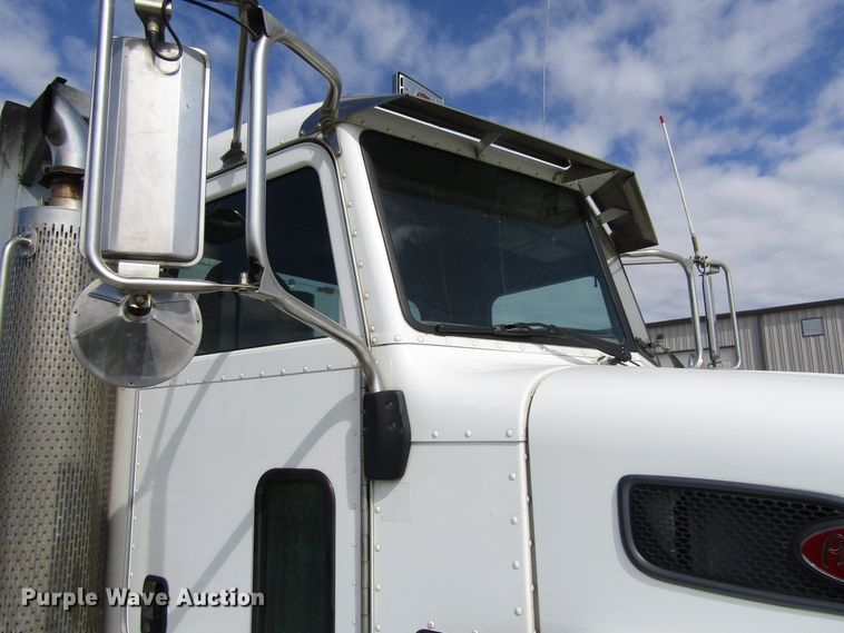 image for item GC9966 2006 Peterbilt 335  dump truck