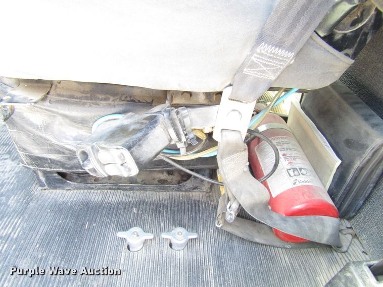 image for item GC9966 2006 Peterbilt 335  dump truck