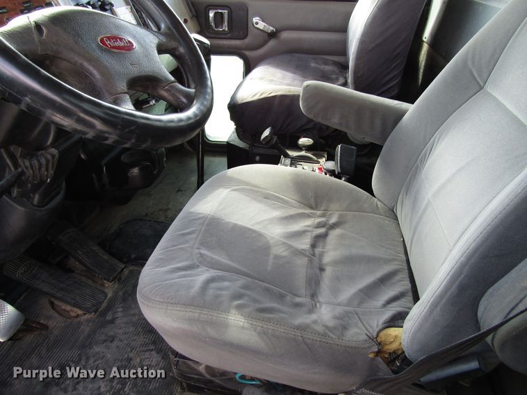 image for item GC9966 2006 Peterbilt 335  dump truck