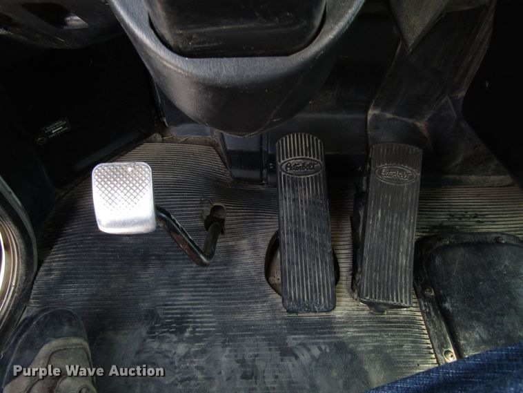 image for item GC9966 2006 Peterbilt 335  dump truck