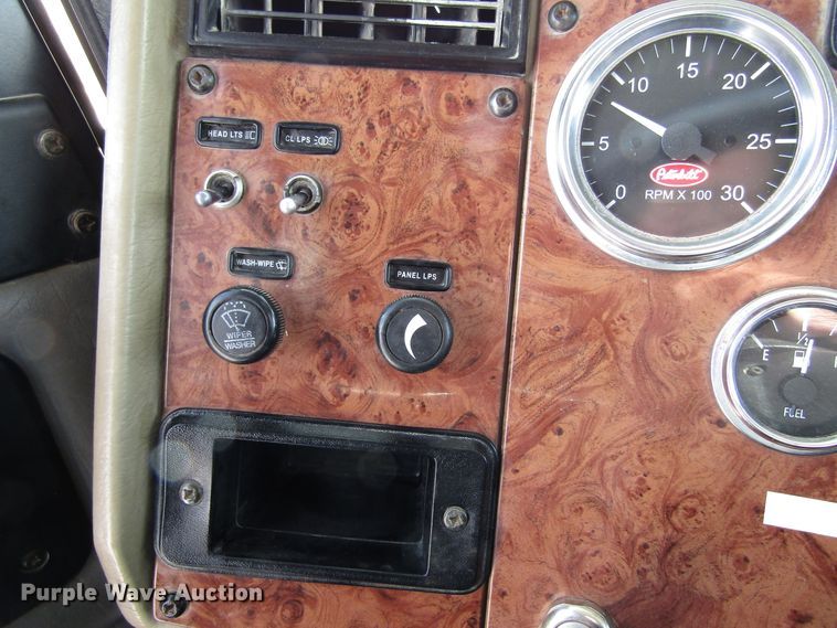 image for item GC9966 2006 Peterbilt 335  dump truck