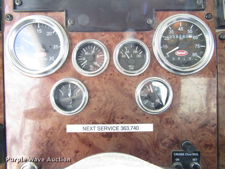 image for item GC9966 2006 Peterbilt 335  dump truck