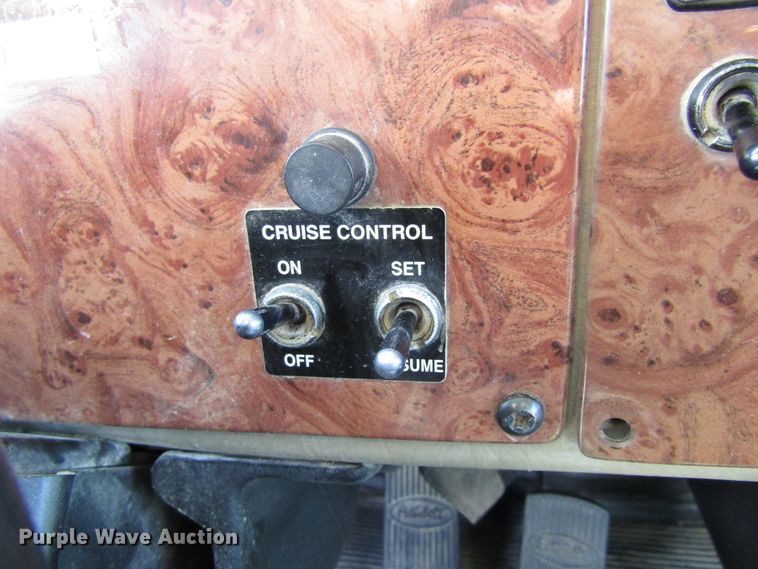 image for item GC9966 2006 Peterbilt 335  dump truck