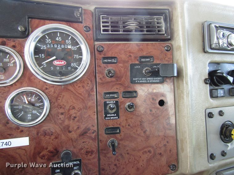 image for item GC9966 2006 Peterbilt 335  dump truck