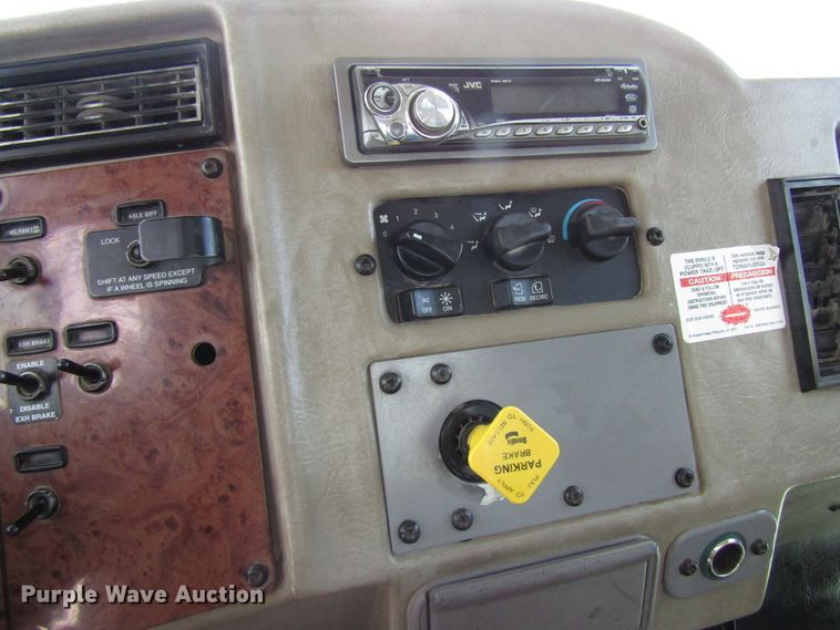 image for item GC9966 2006 Peterbilt 335  dump truck