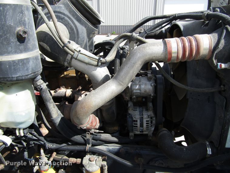 image for item GC9966 2006 Peterbilt 335  dump truck