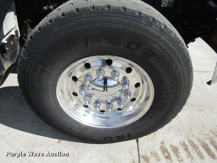 image for item GC9966 2006 Peterbilt 335  dump truck