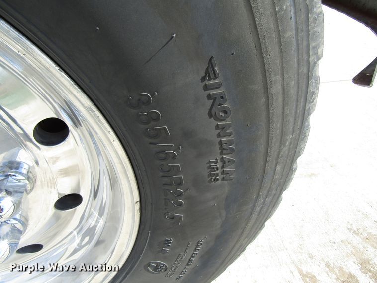 image for item GC9966 2006 Peterbilt 335  dump truck