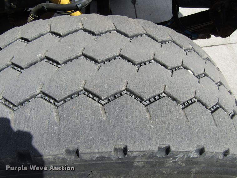 image for item GC9966 2006 Peterbilt 335  dump truck