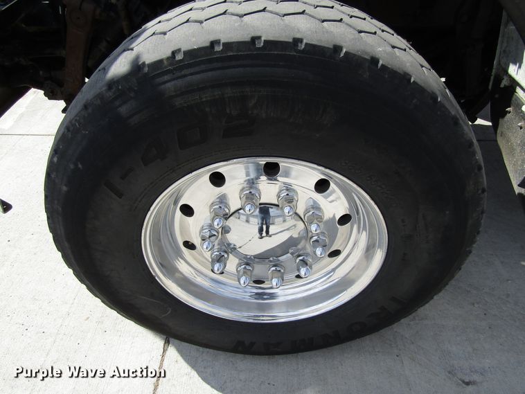 image for item GC9966 2006 Peterbilt 335  dump truck