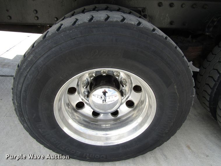 image for item GC9966 2006 Peterbilt 335  dump truck