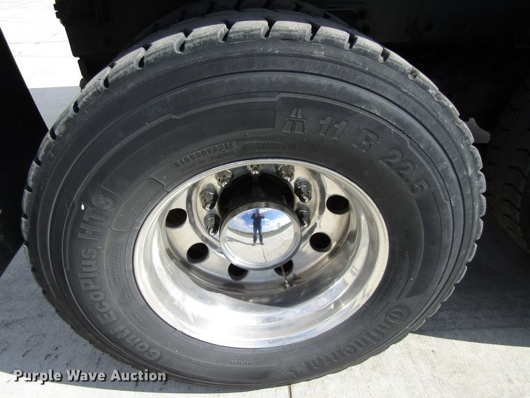 image for item GC9966 2006 Peterbilt 335  dump truck