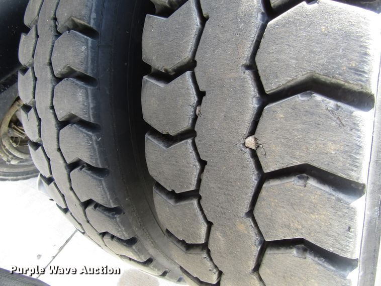 image for item GC9966 2006 Peterbilt 335  dump truck