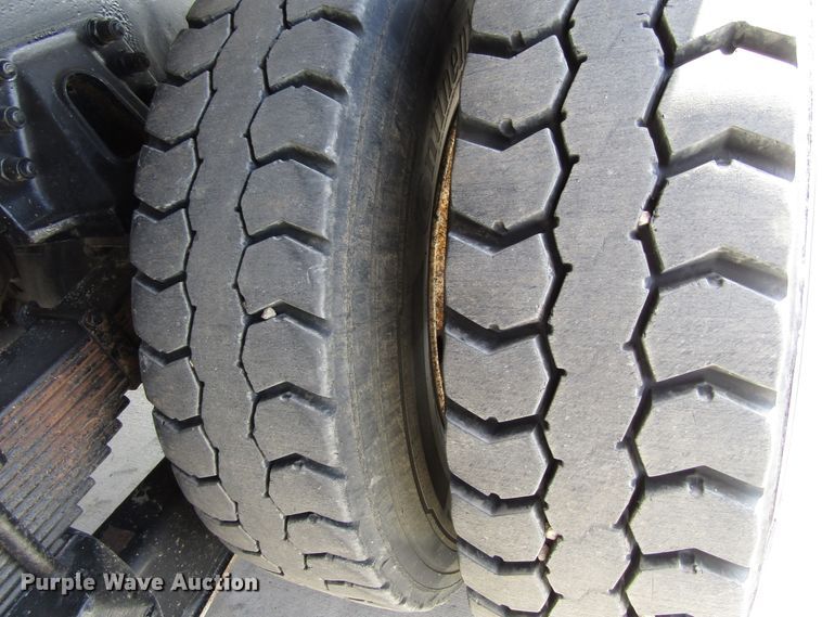 image for item GC9966 2006 Peterbilt 335  dump truck