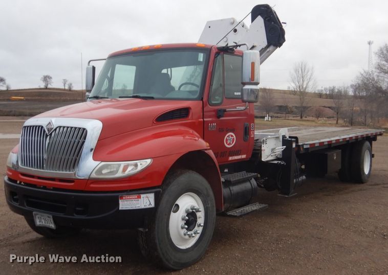 image for item HE9548 2007 International 4400  crane truck