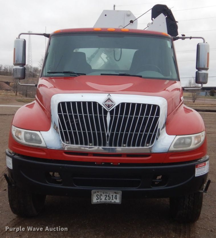 image for item HE9548 2007 International 4400  crane truck