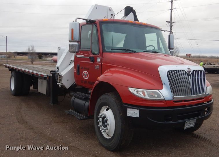 image for item HE9548 2007 International 4400  crane truck