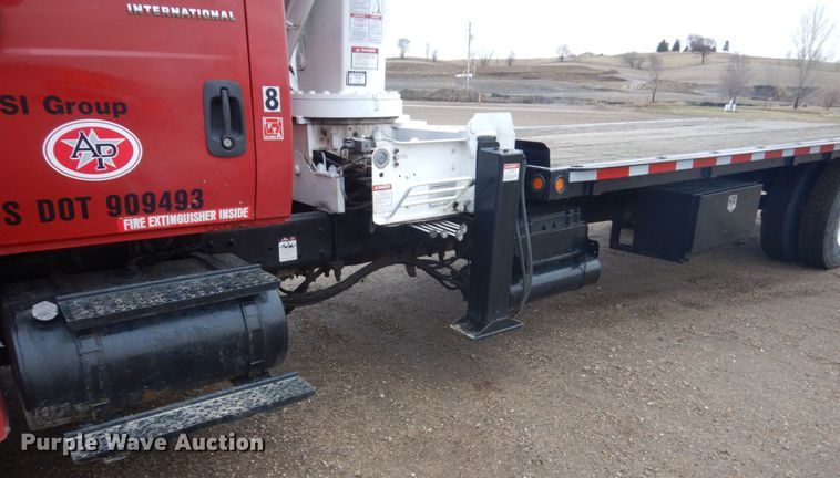 image for item HE9548 2007 International 4400  crane truck