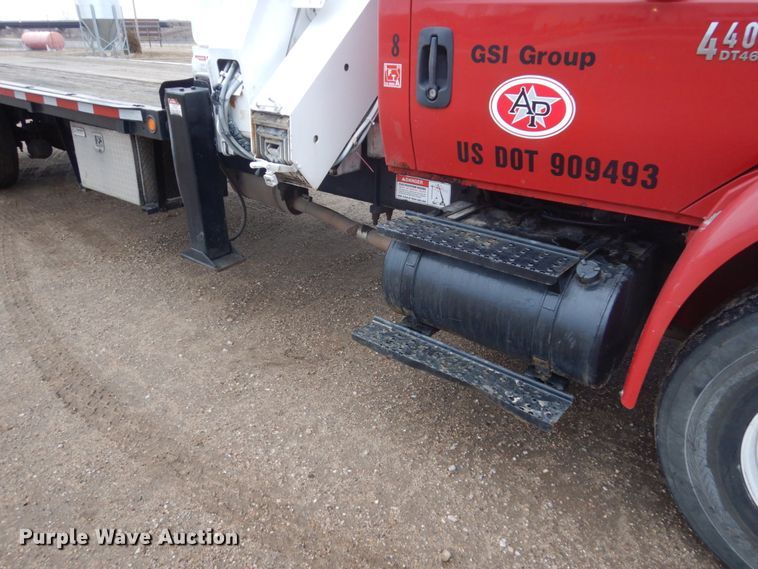 image for item HE9548 2007 International 4400  crane truck