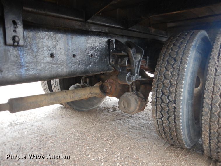 image for item HE9548 2007 International 4400  crane truck