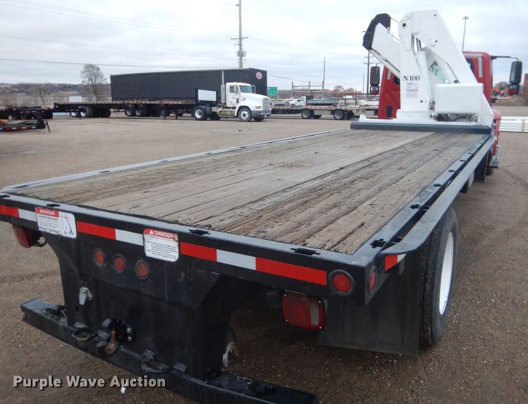 image for item HE9548 2007 International 4400  crane truck