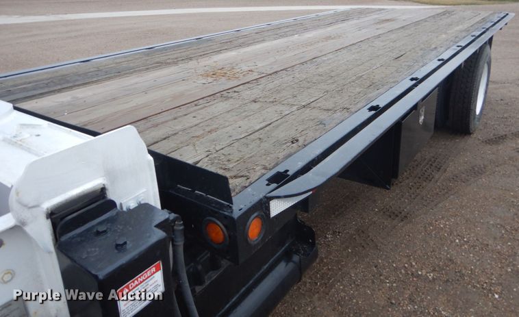 image for item HE9548 2007 International 4400  crane truck