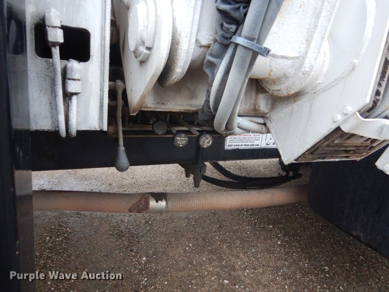 image for item HE9548 2007 International 4400  crane truck