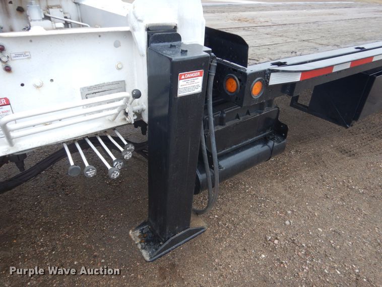 image for item HE9548 2007 International 4400  crane truck