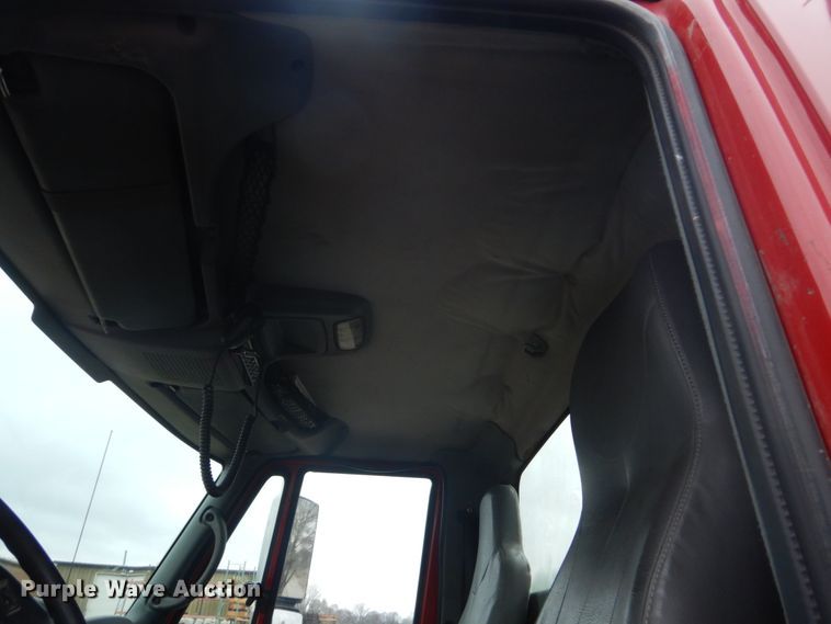 image for item HE9548 2007 International 4400  crane truck