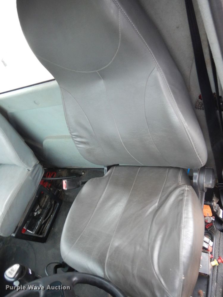 image for item HE9548 2007 International 4400  crane truck