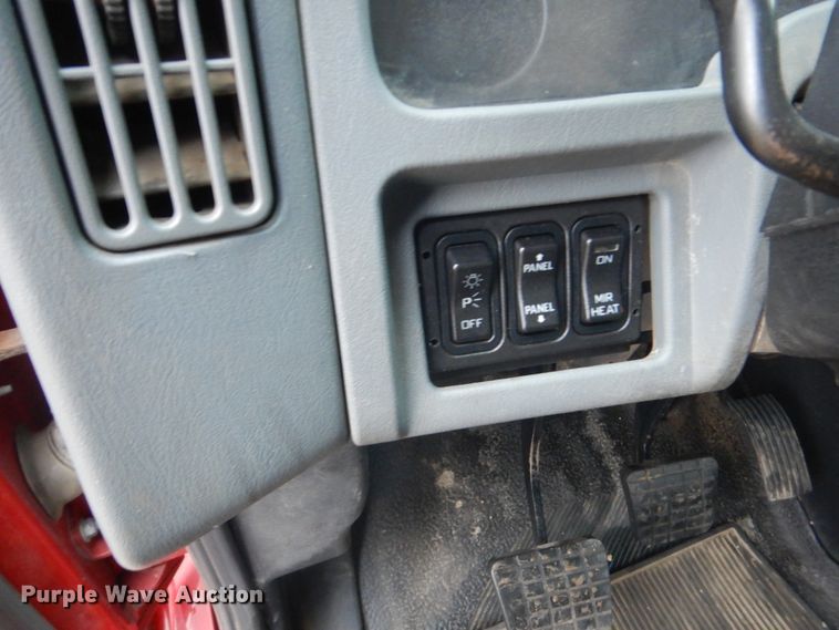 image for item HE9548 2007 International 4400  crane truck