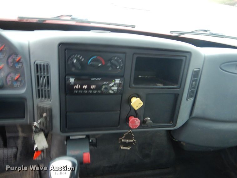 image for item HE9548 2007 International 4400  crane truck