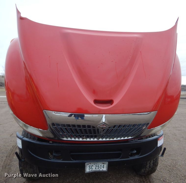 image for item HE9548 2007 International 4400  crane truck