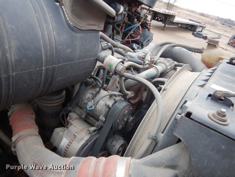 image for item HE9548 2007 International 4400  crane truck