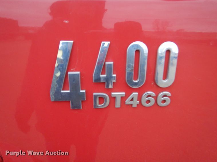 image for item HE9548 2007 International 4400  crane truck