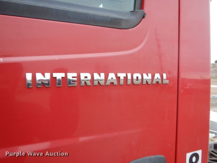 image for item HE9548 2007 International 4400  crane truck